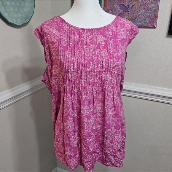 NWOT! Sweet Floral Top - Picture 1 of 11